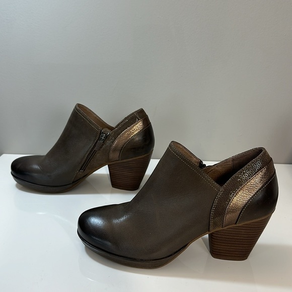 Dansko Marcia Brown Leather Ankle Booties Size 40(9.5-10) - Picture 3 of 15